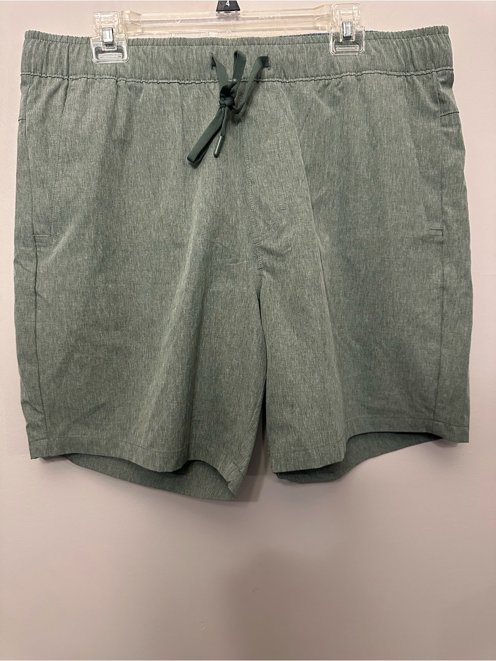 Eddie Bauer Men's Woven Tech Pull-On Shorts in green Hiking Size XL